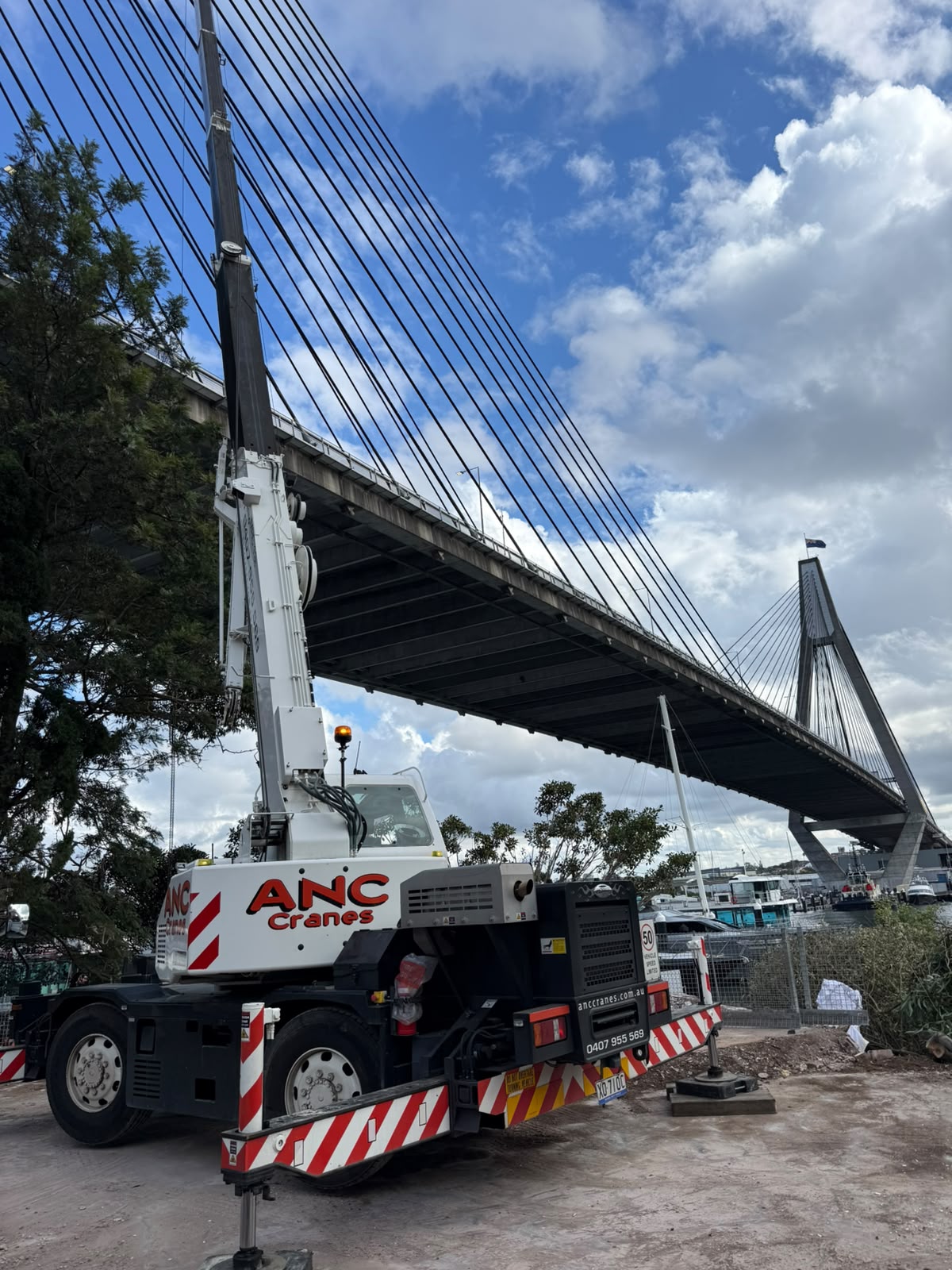 ANC Cranes 13 tonne crane working near Anzac Bridge Sydney